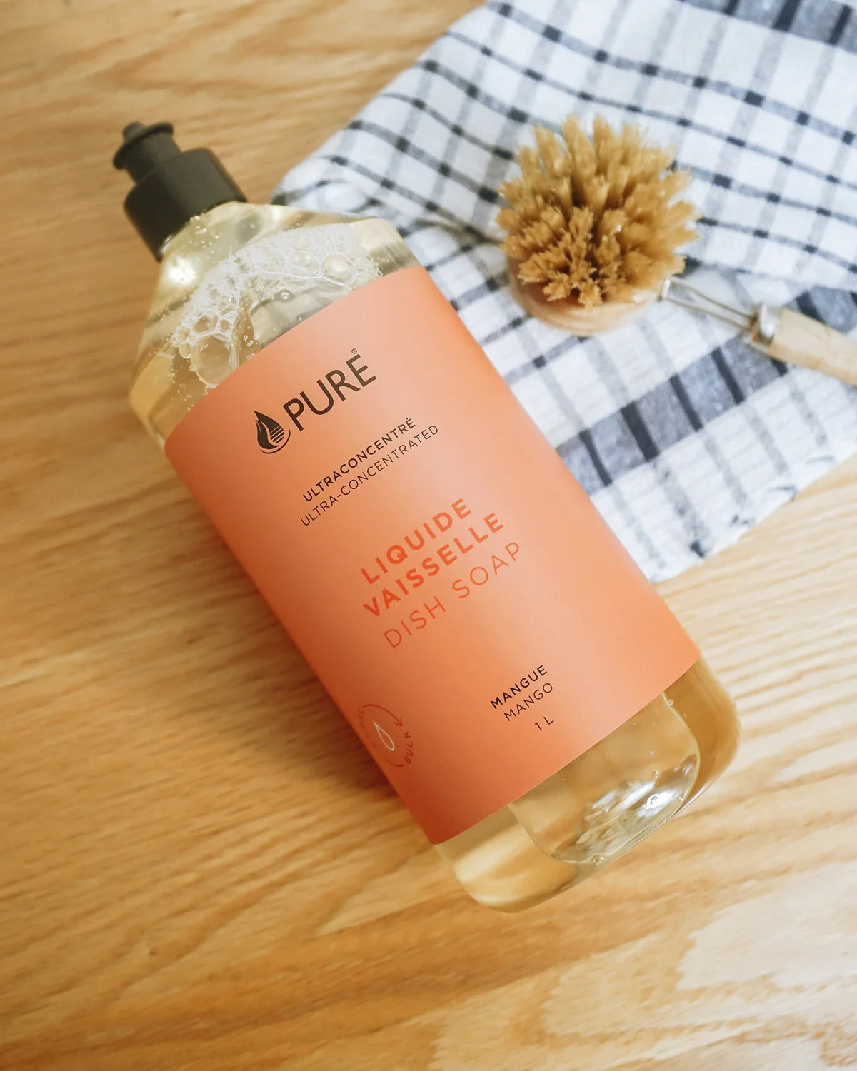 Designed with maximum degreasing agents, it tackles big greasy jobs with enthusiasm (hello cooking on the griddle!) Ultra-concentrated, you need less product for a bright clean result.