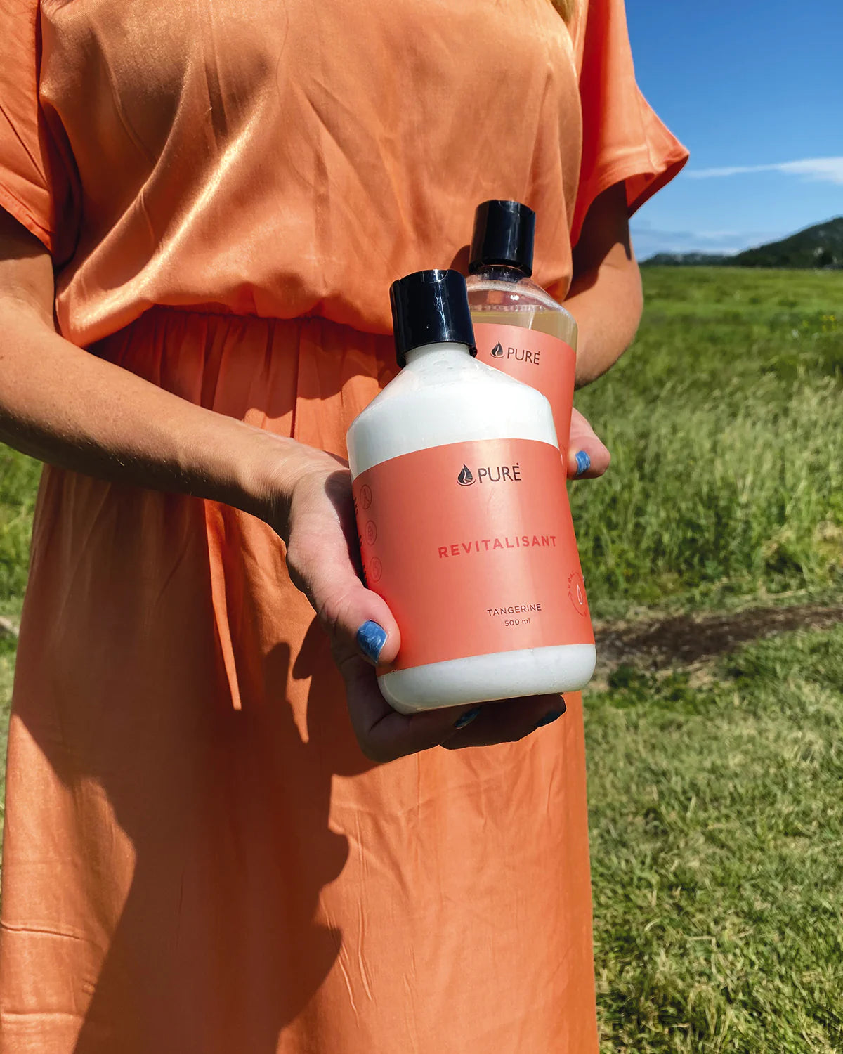 Our conditioner is suitable for all the hair in your family. Maximize the benefits, with our tangerine shampoo. You will be able to reduce your Pure bottles right into the shower since this product is also available in bulk. So easy: I bulk with pure and I save!
