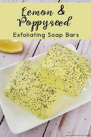 Light lemony scent with poppy seed for soft exfoliation.